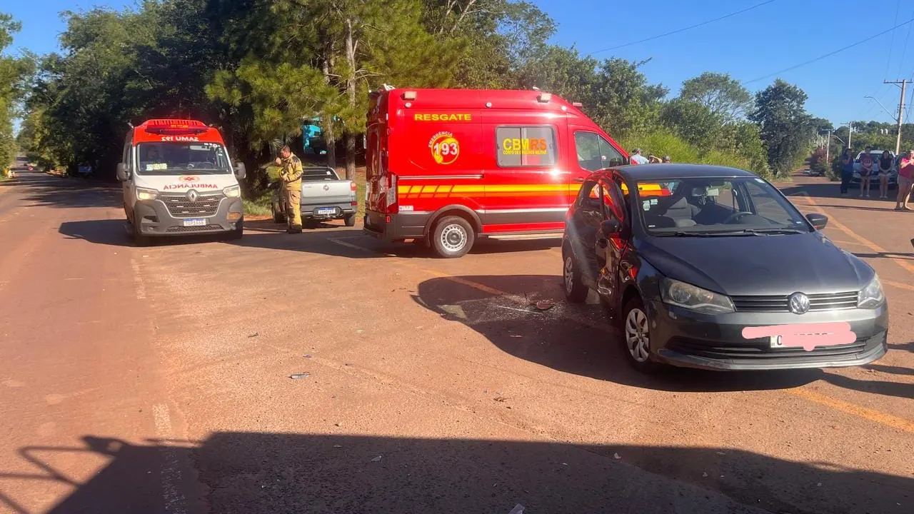 Idoso fica ferido em acidente entre caminhonete e carro na BR-472, em Santa Rosa