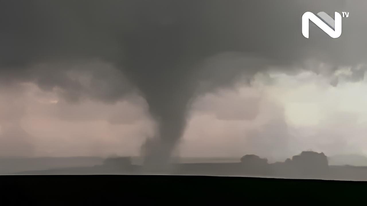 Vídeo mostra passagem de tornado no interior do RS