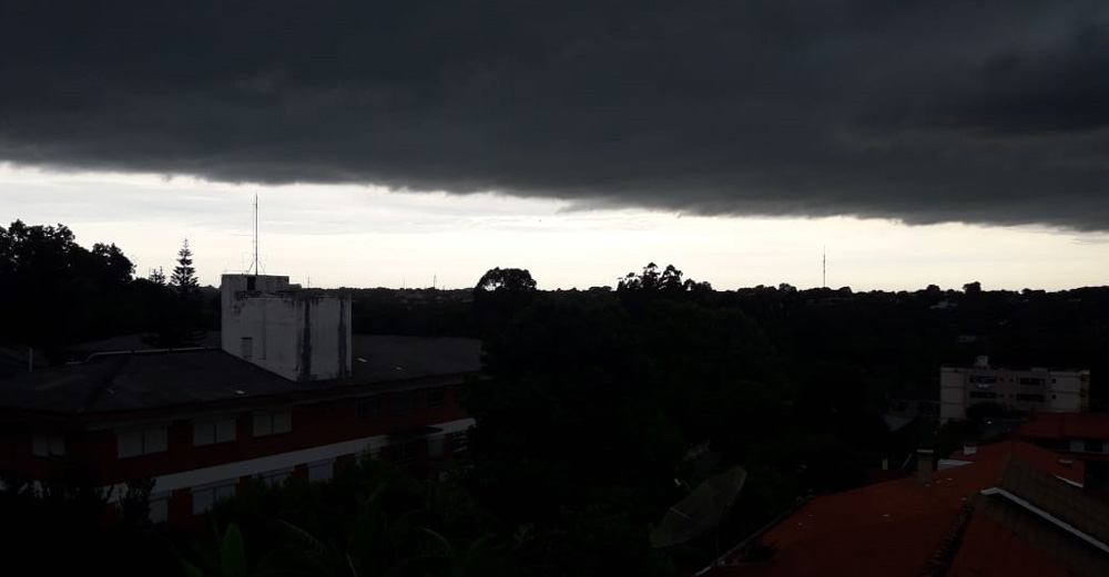 ATUALIZAÇÃO: em Santo Ângelo/RS também há registro de nuvens pesadas.