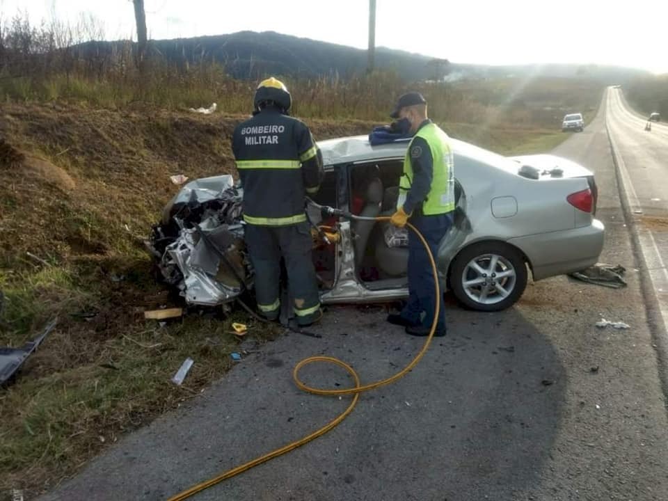 O acidente aconteceu na BR 282, em Bom Retiro, estado de Santa Catarina. O Corolla emplacado em Tucunduva colidiu frontalmente com um caminhão.
