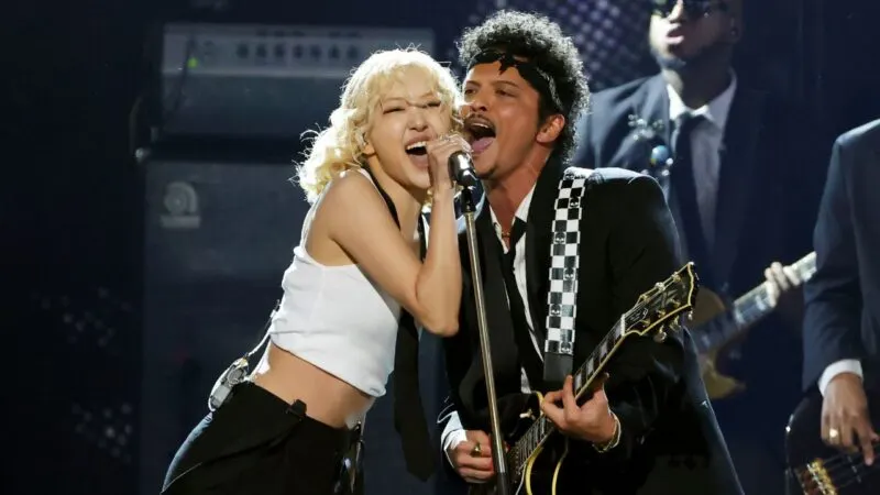 Rosé faz história no Grammy 2026 e leva o K-Pop ao topo com Bruno Mars